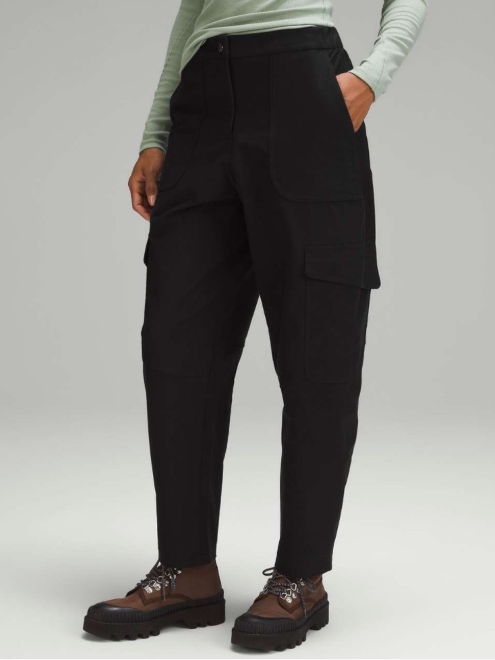Lululemon Light Utilitech Cargo Pocket High-Rise Pant - size 27